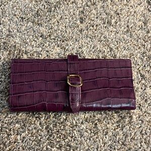 Chic  Faux Crocodile-Embossed Burgundy  makeup Clutch